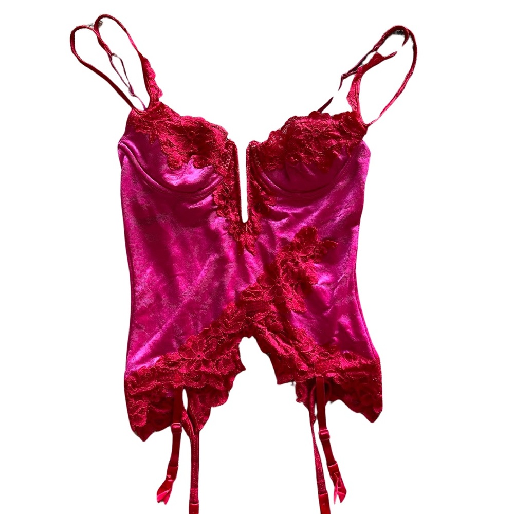 Beautiful corset by Victoria’s Secret 

Size 34B